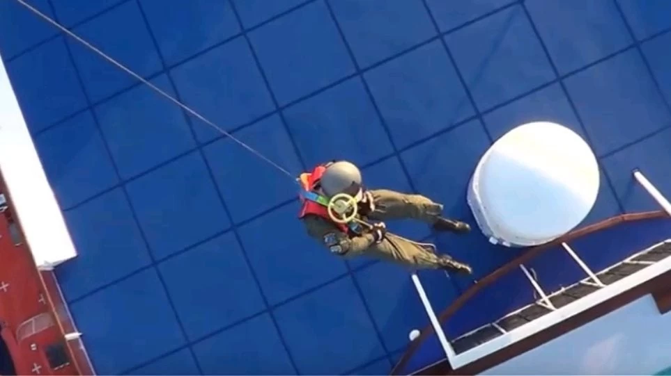 Πολεμική Αεροπορία: Μείνετε άφωνοι από την αεροδιακομιδή ασθενούς (Βίντεο)